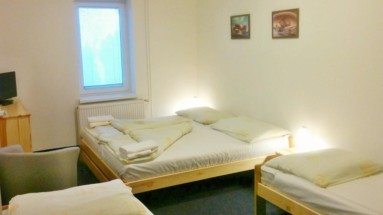Hostinec U Pejska A Kocicky Маріанські Лазні Екстер'єр фото